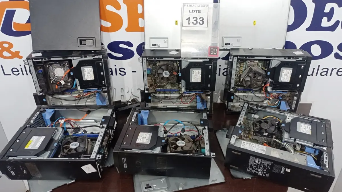 LOTE 133 - 06 CPUS MARCA DELL PARA RETIRADA DE PEÇAS. (NO ESTADO) ATENÇÃO! FAZER A VISITAÇÃO ANTES DE ARREMATAR, NÃO SABEMOS SE FUNCIONA. LEILÃO NÃO TEM GARANTIA E NEM DEVOLUÇÃO, SUJEITO A POSSÍVEIS AVARIAS VISÍVEIS/OCULTAS E/OU AUSÊNCIA DE COMPONENTES.