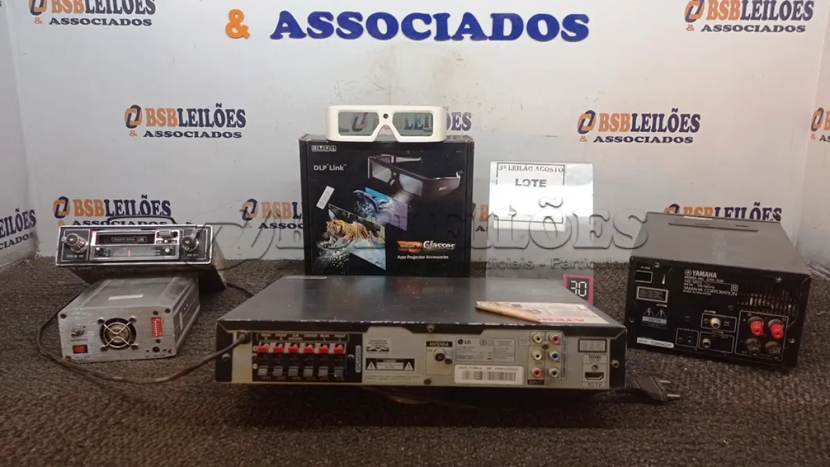 LOTE 058 - 01 APARELHO DE DVD, 01 CD RECEIVER MARCA YAMAHA, 01 RECEPTOR DE TV, 01 RADIO DE CARRO, 01 ÓCULOS 3D, 01 PROJETOR DE LUZES LED E 02 MICROSCÓPIOS INCOMPLETOS. (NO ESTADO) ATENÇÃO! FAZER A VISITAÇÃO ANTES DE ARREMATAR, NÃO SABEMOS SE FUNCIONA, LEILÃO NÃO TEM GARANTIA E NEM DEVOLUÇÃO, SUJEITO A POSSÍVEIS AVARIAS VISÍVEIS/OCULTAS E/OU AUSÊNCIA DE COMPONENTES.