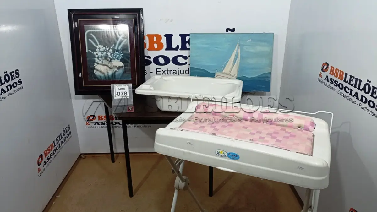 LOTE 078 - 01 BANHEIRA PARA BEBÊ E 02 QUADROS. (NO ESTADO) ATENÇÃO! FAZER A VISITAÇÃO ANTES DE ARREMATAR, NÃO SABEMOS SE FUNCIONA, LEILÃO NÃO TEM GARANTIA E NEM DEVOLUÇÃO, SUJEITO A POSSÍVEIS AVARIAS VISÍVEIS/OCULTAS E/OU AUSÊNCIA DE COMPONENTES.