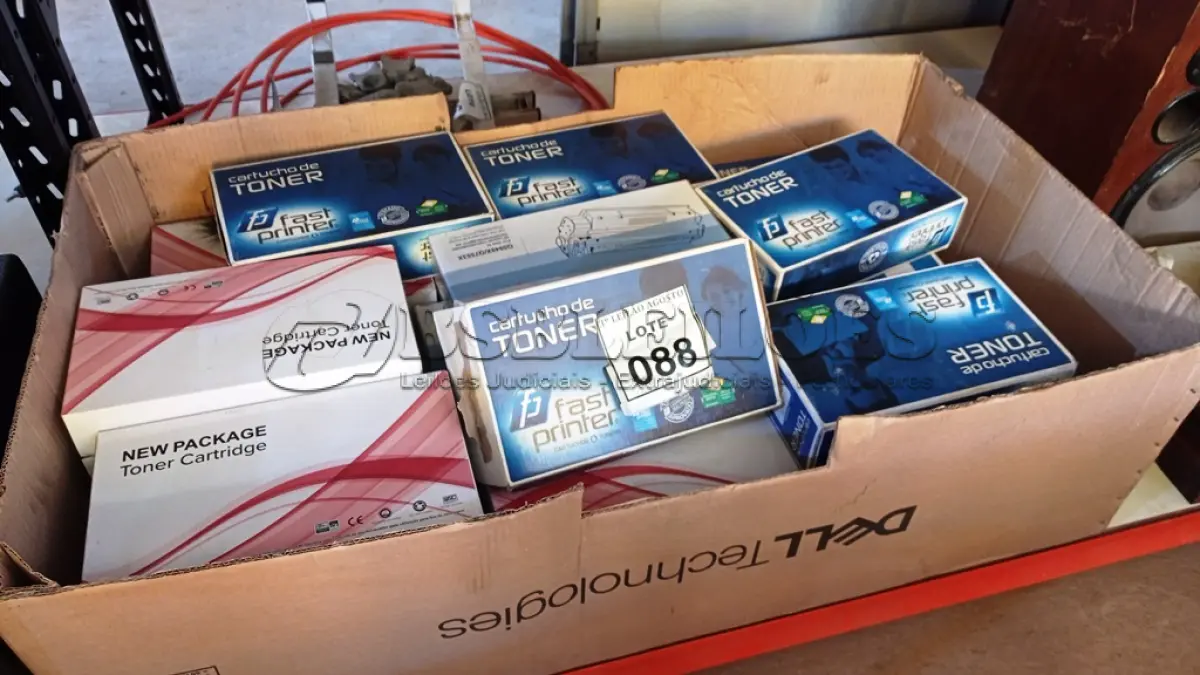 LOTE 088 - 01 LOTE COM GRANDE QUANTIDADE DE TONER. (NO ESTADO) ATENÇÃO! FAZER A VISITAÇÃO ANTES DE ARREMATAR, NÃO SABEMOS SE FUNCIONA, LEILÃO NÃO TEM GARANTIA E NEM DEVOLUÇÃO, SUJEITO A POSSÍVEIS AVARIAS VISÍVEIS/OCULTAS E/OU AUSÊNCIA DE COMPONENTES.