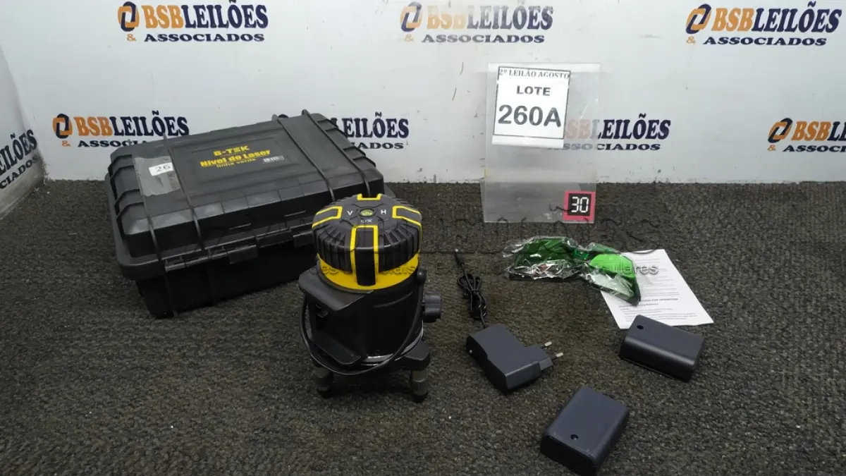 LOTE 260 - 01 NIVEL A LASER COM 2 BATERIAS MALETA ÓCULOS DE PROTEÇÃO. (NO ESTADO) ATENÇÃO! FAZER A VISITAÇÃO ANTES DE ARREMATAR, NÃO SABEMOS SE FUNCIONA. LEILÃO NÃO TEM GARANTIA E NEM DEVOLUÇÃO, SUJEITO A POSSÍVEIS AVARIAS VISÍVEIS/OCULTAS E/OU AUSÊNCIA DE COMPONENTES.