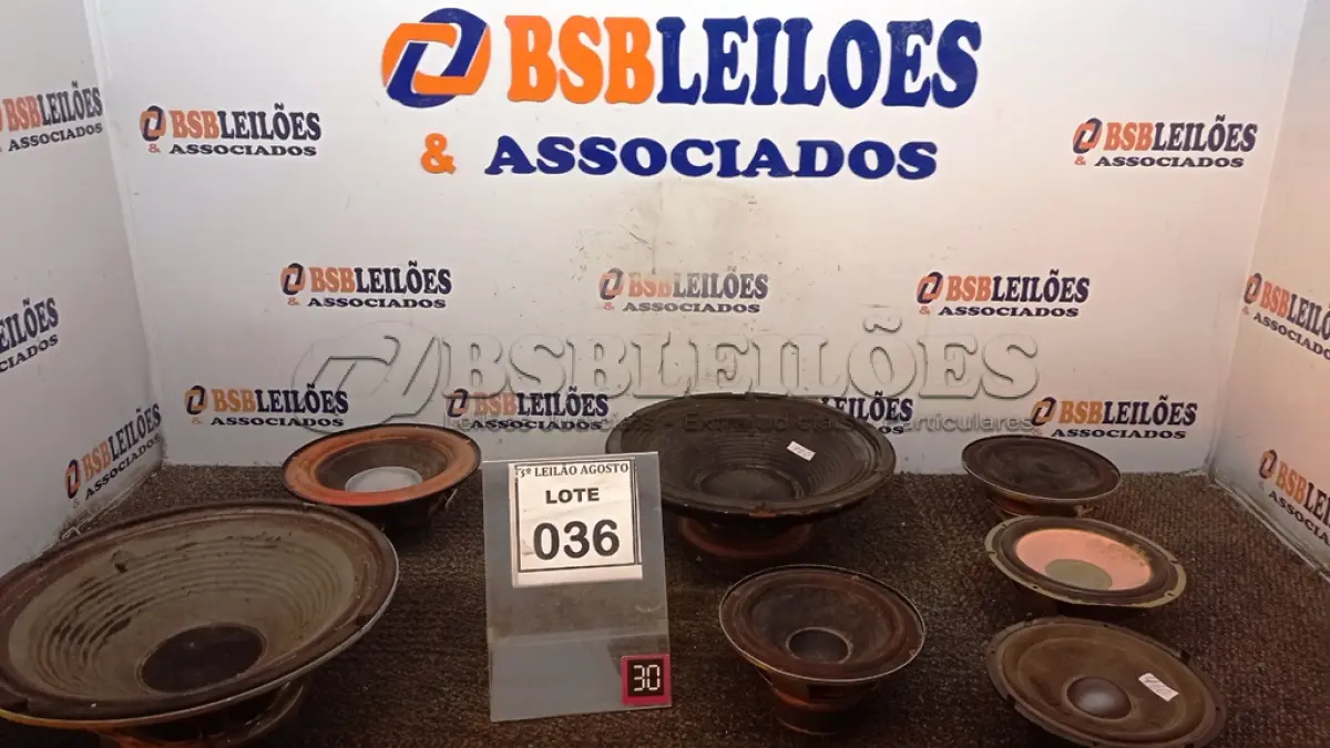 LOTE 036 - 07 ALTO FALANTES DE TAMANHOS DIVERSOS. (NO ESTADO) ATENÇÃO! FAZER A VISITAÇÃO ANTES DE ARREMATAR, NÃO SABEMOS SE FUNCIONA, LEILÃO NÃO TEM GARANTIA E NEM DEVOLUÇÃO, SUJEITO A POSSÍVEIS AVARIAS VISÍVEIS/OCULTAS E/OU AUSÊNCIA DE COMPONENTES.