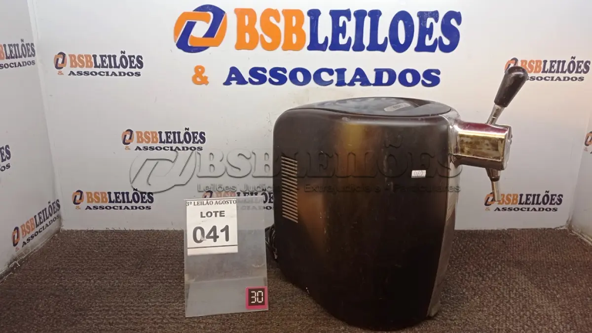 LOTE 041 - 01 CHOPEIRA HEINEKEN MARCA KRUPS. (NO ESTADO) ATENÇÃO! FAZER A VISITAÇÃO ANTES DE ARREMATAR, NÃO SABEMOS SE FUNCIONA, LEILÃO NÃO TEM GARANTIA E NEM DEVOLUÇÃO, SUJEITO A POSSÍVEIS AVARIAS VISÍVEIS/OCULTAS E/OU AUSÊNCIA DE COMPONENTES.