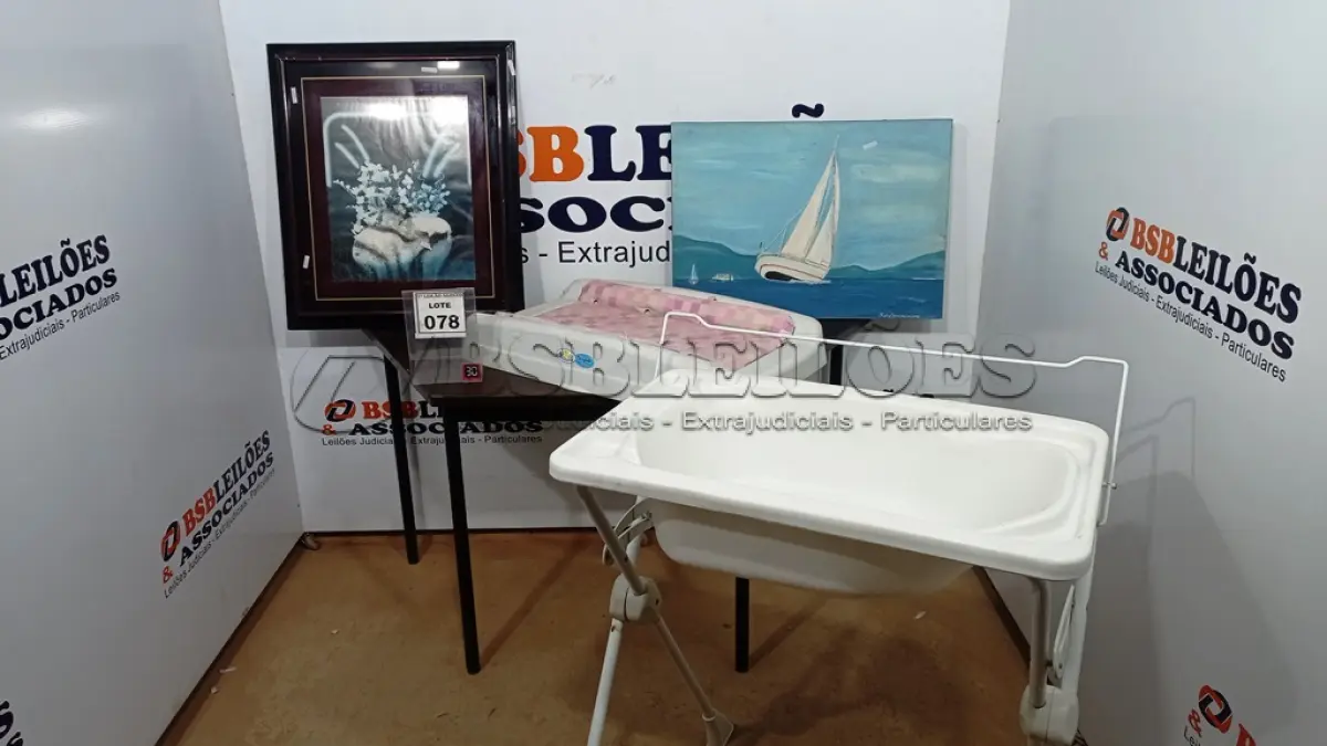 LOTE 078 - 01 BANHEIRA PARA BEBÊ E 02 QUADROS. (NO ESTADO) ATENÇÃO! FAZER A VISITAÇÃO ANTES DE ARREMATAR, NÃO SABEMOS SE FUNCIONA, LEILÃO NÃO TEM GARANTIA E NEM DEVOLUÇÃO, SUJEITO A POSSÍVEIS AVARIAS VISÍVEIS/OCULTAS E/OU AUSÊNCIA DE COMPONENTES.