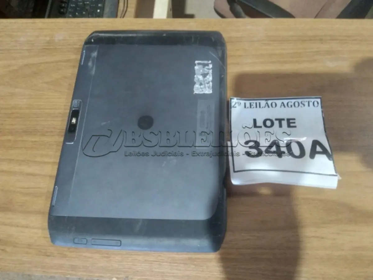 LOTE 340 - 01 TABLET MARCA MOTOROLA.(NO ESTADO) ATENÇÃO! FAZER A VISITAÇÃO ANTES DE ARREMATAR, NÃO SABEMOS SE FUNCIONA. LEILÃO NÃO TEM GARANTIA E NEM DEVOLUÇÃO, SUJEITO A POSSÍVEIS AVARIAS VISÍVEIS/OCULTAS E/OU AUSÊNCIA DE COMPONENTES.