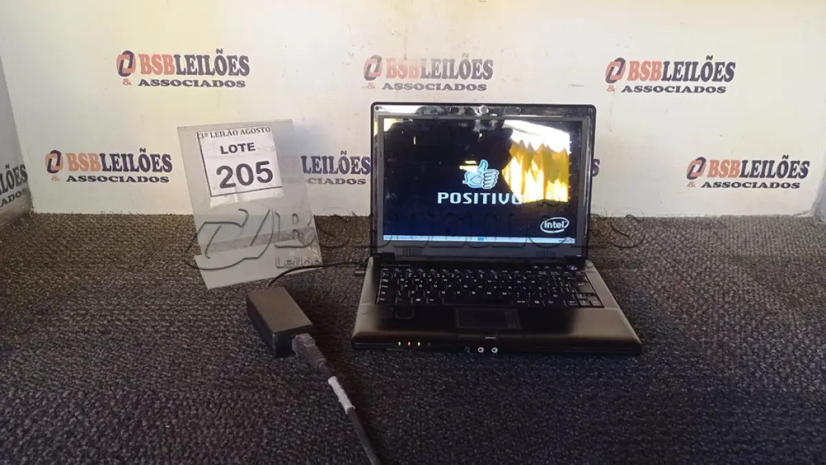 LOTE 205 - 01 NOTEBOOK COM FONTE MARCA POSITIVO. (NO ESTADO) ATENÇÃO! FAZER A VISITAÇÃO ANTES DE ARREMATAR, NÃO SABEMOS SE FUNCIONA, LEILÃO NÃO TEM GARANTIA E NEM DEVOLUÇÃO, SUJEITO A POSSÍVEIS AVARIAS VISÍVEIS/OCULTAS E/OU AUSÊNCIA DE COMPONENTES.