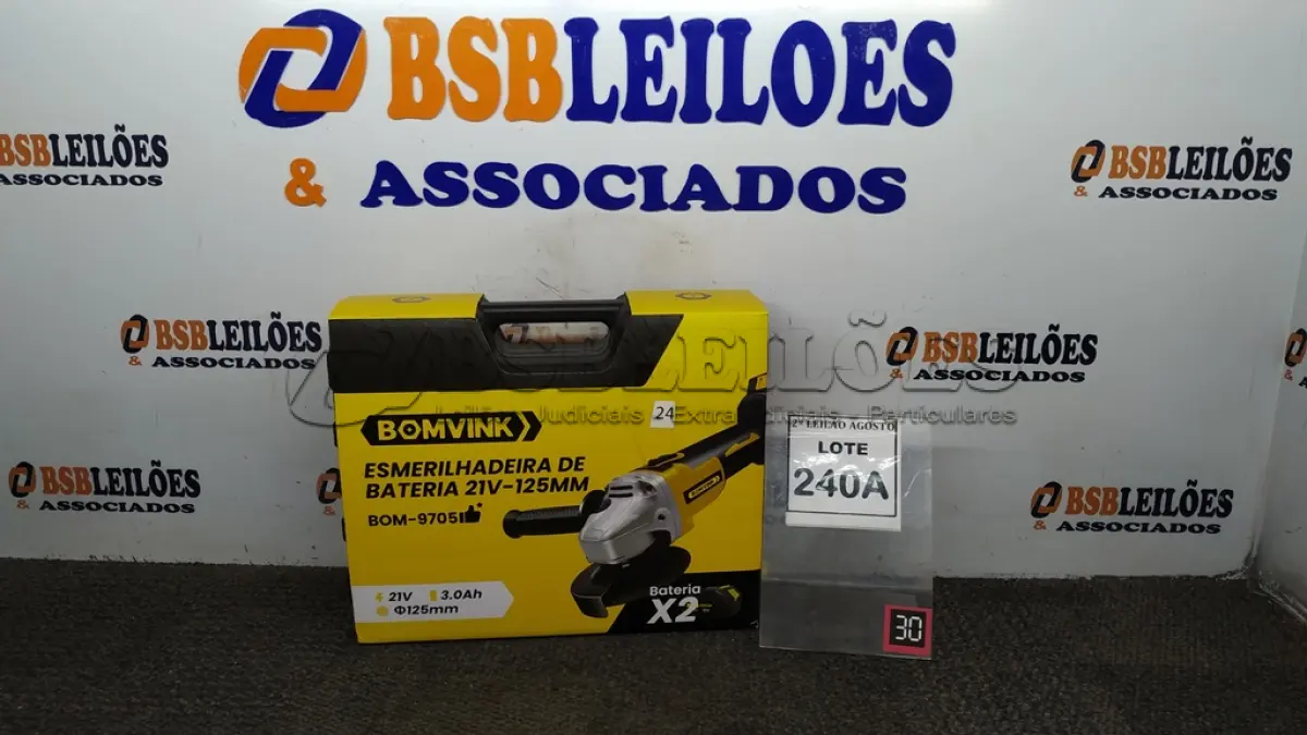 LOTE 240 - 01 ESMERILHADEIRA COM DUAS BATERIAS 21V 3.0AH 125MM (NO ESTADO) ATENÇÃO! FAZER A VISITAÇÃO ANTES DE ARREMATAR, NÃO SABEMOS SE FUNCIONA. LEILÃO NÃO TEM GARANTIA E NEM DEVOLUÇÃO, SUJEITO A POSSÍVEIS AVARIAS VISÍVEIS/OCULTAS E/OU AUSÊNCIA DE COMPONENTES.