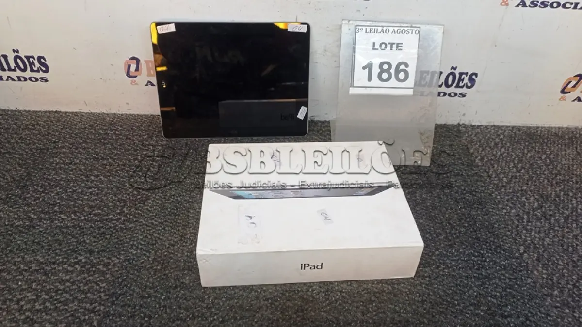 LOTE 186 - 01 IPAD. (NO ESTADO) ATENÇÃO! FAZER A VISITAÇÃO ANTES DE ARREMATAR, NÃO SABEMOS SE FUNCIONA, LEILÃO NÃO TEM GARANTIA E NEM DEVOLUÇÃO, SUJEITO A POSSÍVEIS AVARIAS VISÍVEIS/OCULTAS E/OU AUSÊNCIA DE COMPONENTES.