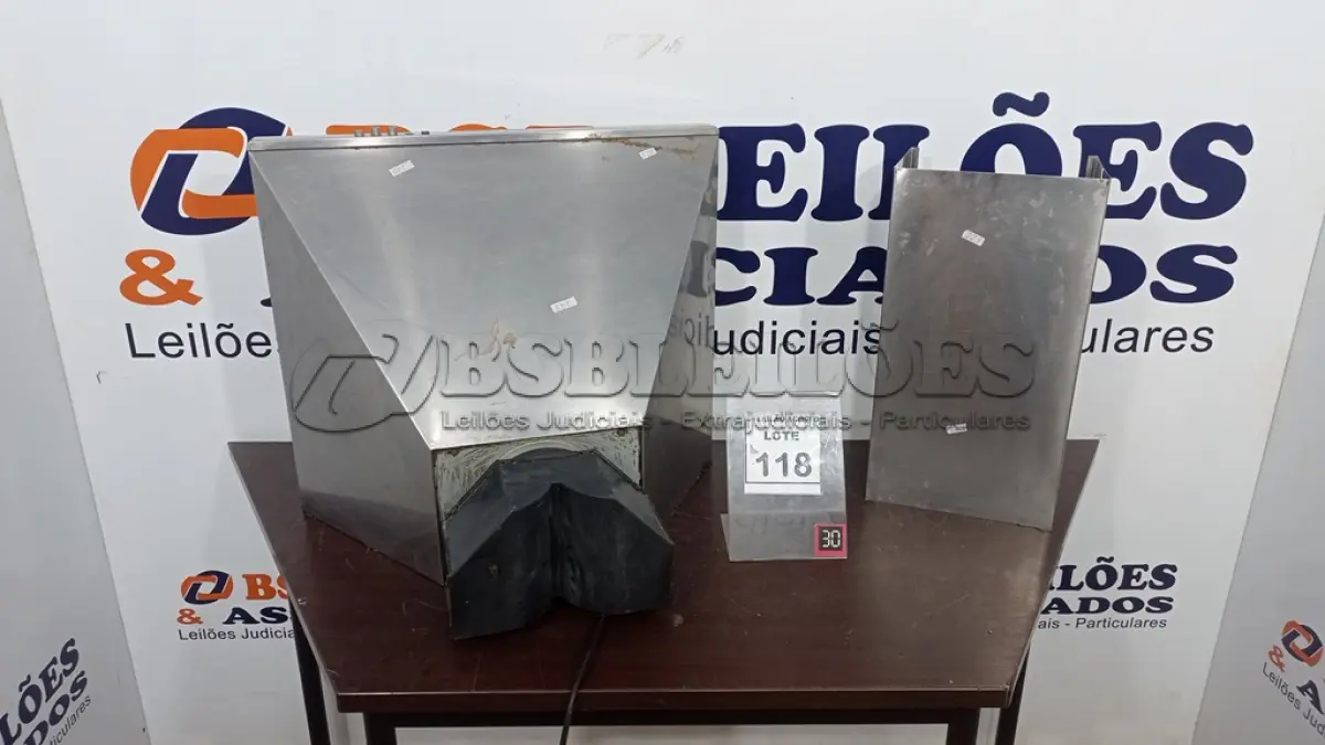 LOTE 118 - 01 COIFA 60CM MARCA CONTINENTAL. (NO ESTADO) ATENÇÃO! FAZER A VISITAÇÃO ANTES DE ARREMATAR, NÃO SABEMOS SE FUNCIONA. LEILÃO NÃO TEM GARANTIA E NEM DEVOLUÇÃO, SUJEITO A POSSÍVEIS AVARIAS VISÍVEIS/OCULTAS E/OU AUSÊNCIA DE COMPONENTES.