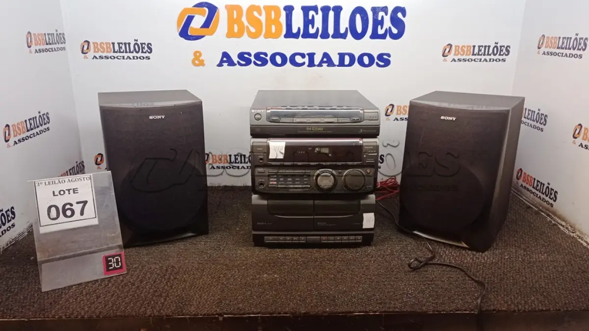 LOTE 067 - 01 APARELHO DE SOM COM 02 CAIXAS MARCA SONY. (NO ESTADO) ATENÇÃO! FAZER A VISITAÇÃO ANTES DE ARREMATAR, NÃO SABEMOS SE FUNCIONA, LEILÃO NÃO TEM GARANTIA E NEM DEVOLUÇÃO, SUJEITO A POSSÍVEIS AVARIAS VISÍVEIS/OCULTAS E/OU AUSÊNCIA DE COMPONENTES.