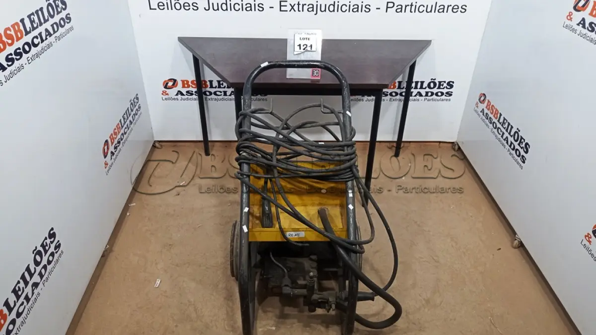 LOTE 121 - 01 LAVADORA DE ALTA PRESSÃO. (NO ESTADO) ATENÇÃO! FAZER A VISITAÇÃO ANTES DE ARREMATAR, NÃO SABEMOS SE FUNCIONA, LEILÃO NÃO TEM GARANTIA E NEM DEVOLUÇÃO, SUJEITO A POSSÍVEIS AVARIAS VISÍVEIS/OCULTAS E/OU AUSÊNCIA DE COMPONENTES.