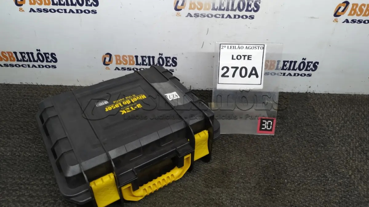 LOTE 270 - 01 NIVEL A LASER COM 2 BATERIAS MALETA ÓCULOS DE PROTEÇÃO. (NO ESTADO) ATENÇÃO! FAZER A VISITAÇÃO ANTES DE ARREMATAR, NÃO SABEMOS SE FUNCIONA. LEILÃO NÃO TEM GARANTIA E NEM DEVOLUÇÃO, SUJEITO A POSSÍVEIS AVARIAS VISÍVEIS/OCULTAS E/OU AUSÊNCIA DE COMPONENTES.
