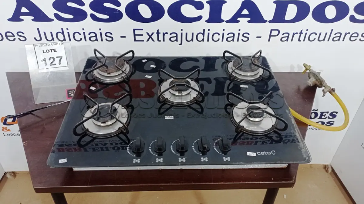 LOTE 127 - 01 COOKTOP 05 BOCAS MARCA CATA E 01 PEGADOR DE CARVÃO. (NO ESTADO) ATENÇÃO! FAZER A VISITAÇÃO ANTES DE ARREMATAR, NÃO SABEMOS SE FUNCIONA, LEILÃO NÃO TEM GARANTIA E NEM DEVOLUÇÃO, SUJEITO A POSSÍVEIS AVARIAS VISÍVEIS/OCULTAS E/OU AUSÊNCIA DE COMPONENTES.