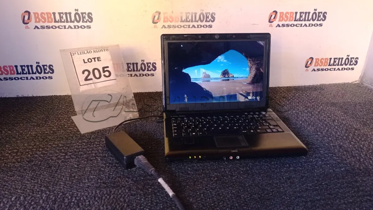 LOTE 205 - 01 NOTEBOOK COM FONTE MARCA POSITIVO. (NO ESTADO) ATENÇÃO! FAZER A VISITAÇÃO ANTES DE ARREMATAR, NÃO SABEMOS SE FUNCIONA, LEILÃO NÃO TEM GARANTIA E NEM DEVOLUÇÃO, SUJEITO A POSSÍVEIS AVARIAS VISÍVEIS/OCULTAS E/OU AUSÊNCIA DE COMPONENTES.