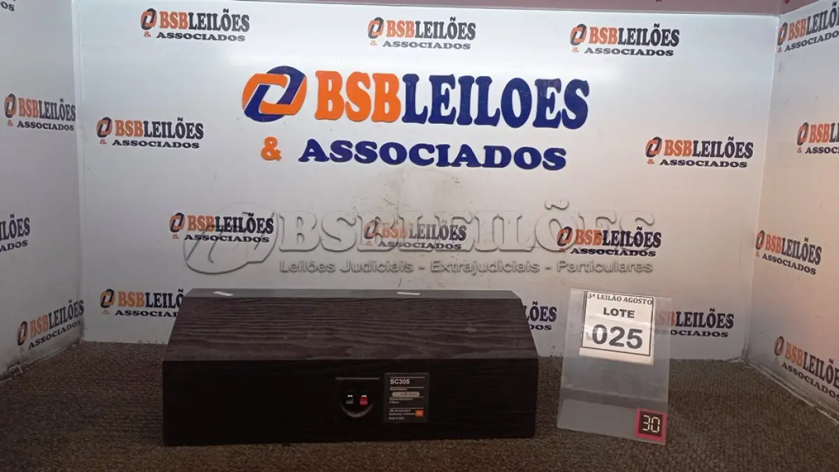 LOTE 025 - 01 CAIXA DE SOM JBL. (NO ESTADO) ATENÇÃO! FAZER A VISITAÇÃO ANTES DE ARREMATAR, NÃO SABEMOS SE FUNCIONA, LEILÃO NÃO TEM GARANTIA E NEM DEVOLUÇÃO, SUJEITO A POSSÍVEIS AVARIAS VISÍVEIS/OCULTAS E/OU AUSÊNCIA DE COMPONENTES.
