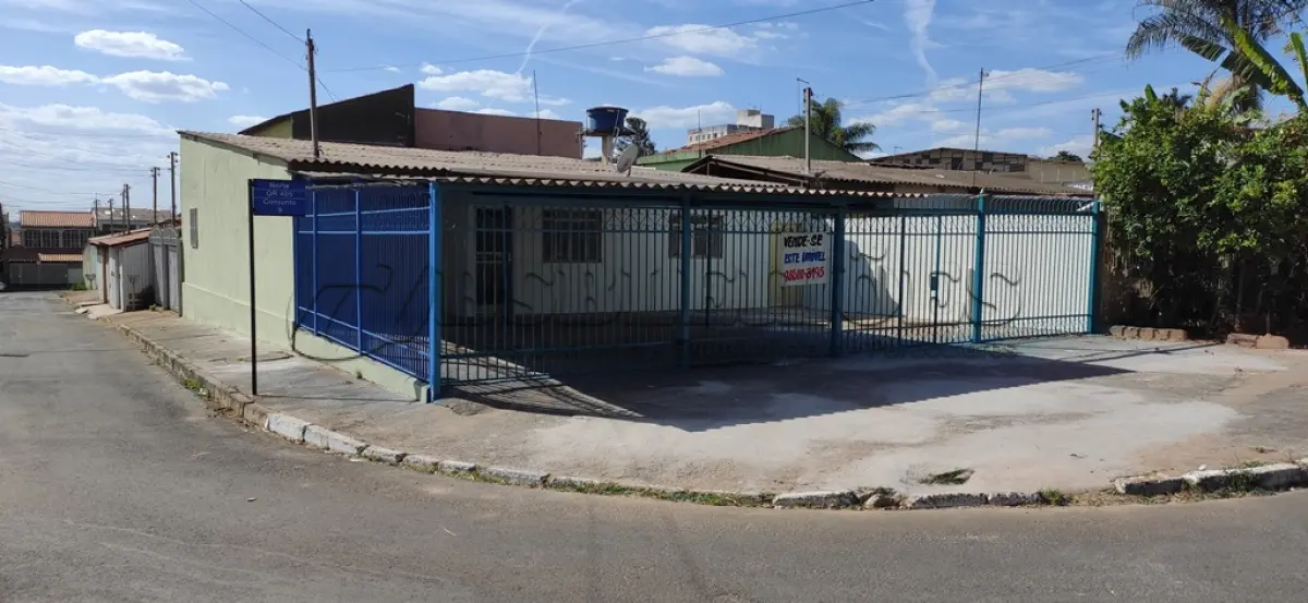 LOTE 001 - 01 CASA DE ESQUINA NA QR 405 CONJUNTO 9 LOTE 8 COM SALA, COZINHA, BANHEIRO SOCIAL, 03 QUARTOS, SENDO 01 SUÍTE, ÁREA DE SERVIÇO COBERTA ,GARAGEM E 01 LOJA COM BANHEIRO. SAMAMBAIA NORTE - DF, ÁREA DO LOTE 149,50 M², ÁREA CONSTRUÍDA 176,12 M², 405 CONJUNTO 9 LOTE 8 - SAMAMBAIA NORTE - DF, ÁREA DO LOTE 149,50 M², ÁREA CONSTRUÍDA 176,12 M², MATRÍCULA Nº. 163299 (NO ESTADO) (VISITAÇÃO AGENDAR 61-9445-2031 WHATSAPP) (IPTU 2025 PAGO)