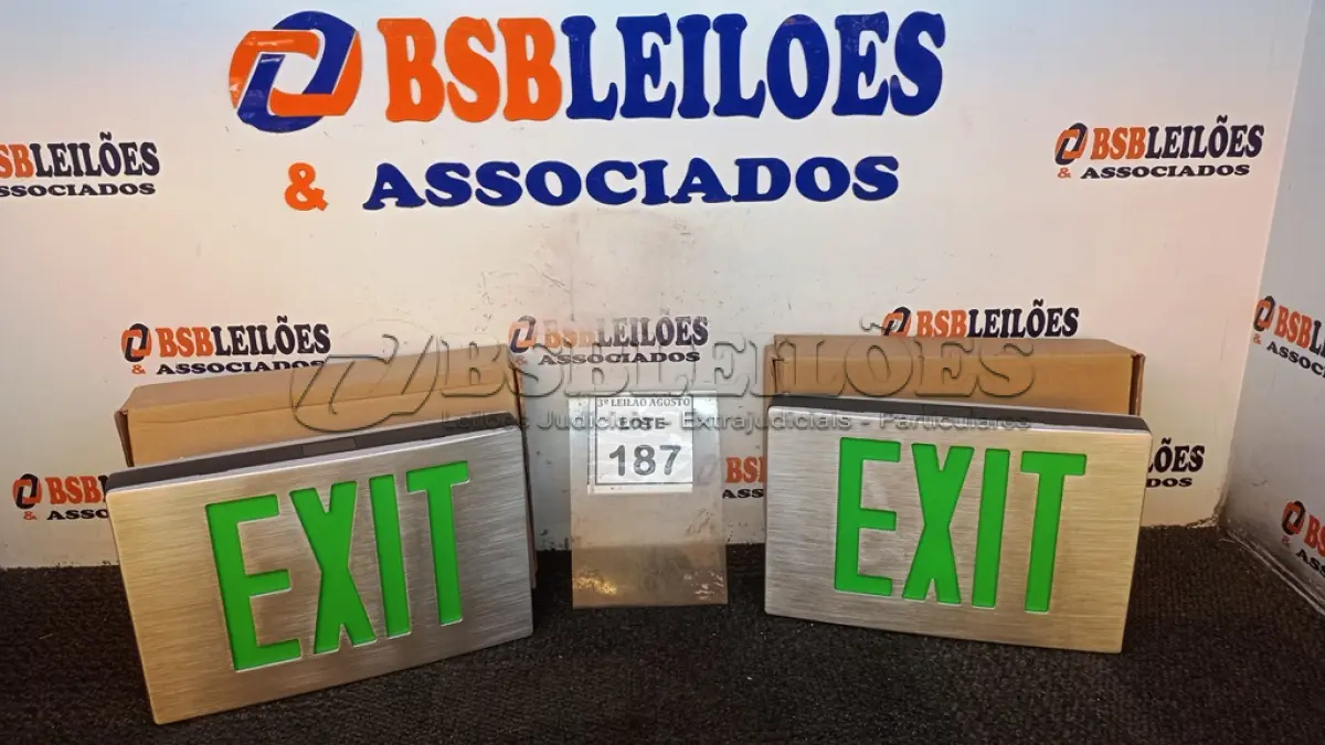 LOTE 187 - 02 PLACAS LUMINOSAS EXIT. (NO ESTADO) ATENÇÃO! FAZER A VISITAÇÃO ANTES DE ARREMATAR, NÃO SABEMOS SE FUNCIONA, LEILÃO NÃO TEM GARANTIA E NEM DEVOLUÇÃO, SUJEITO A POSSÍVEIS AVARIAS VISÍVEIS/OCULTAS E/OU AUSÊNCIA DE COMPONENTES.