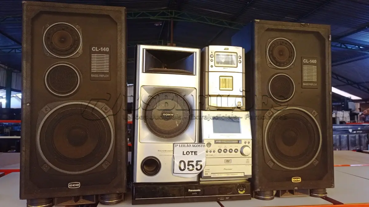 LOTE 055 - 01 APARELHO DE DVD, 01MICRO COMPONENTE SYSTEM, 01 RECEIVER SYSTEM E 03 CAIXAS DE SOM. (NO ESTADO) ATENÇÃO! FAZER A VISITAÇÃO ANTES DE ARREMATAR, NÃO SABEMOS SE FUNCIONA, LEILÃO NÃO TEM GARANTIA E NEM DEVOLUÇÃO, SUJEITO A POSSÍVEIS AVARIAS VISÍVEIS/OCULTAS E/OU AUSÊNCIA DE COMPONENTES.