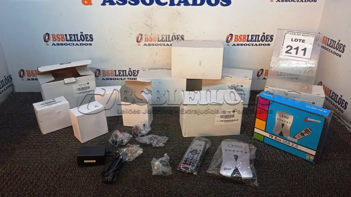 LOTE 211 - 01 TV BOX E 06 CAIXAS DE FONTE COM 04 UNIDADES CADA. (NO ESTADO) ATENÇÃO! FAZER A VISITAÇÃO ANTES DE ARREMATAR, NÃO SABEMOS SE FUNCIONA, LEILÃO NÃO TEM GARANTIA E NEM DEVOLUÇÃO, SUJEITO A POSSÍVEIS AVARIAS VISÍVEIS/OCULTAS E/OU AUSÊNCIA DE COMPONENTES.
