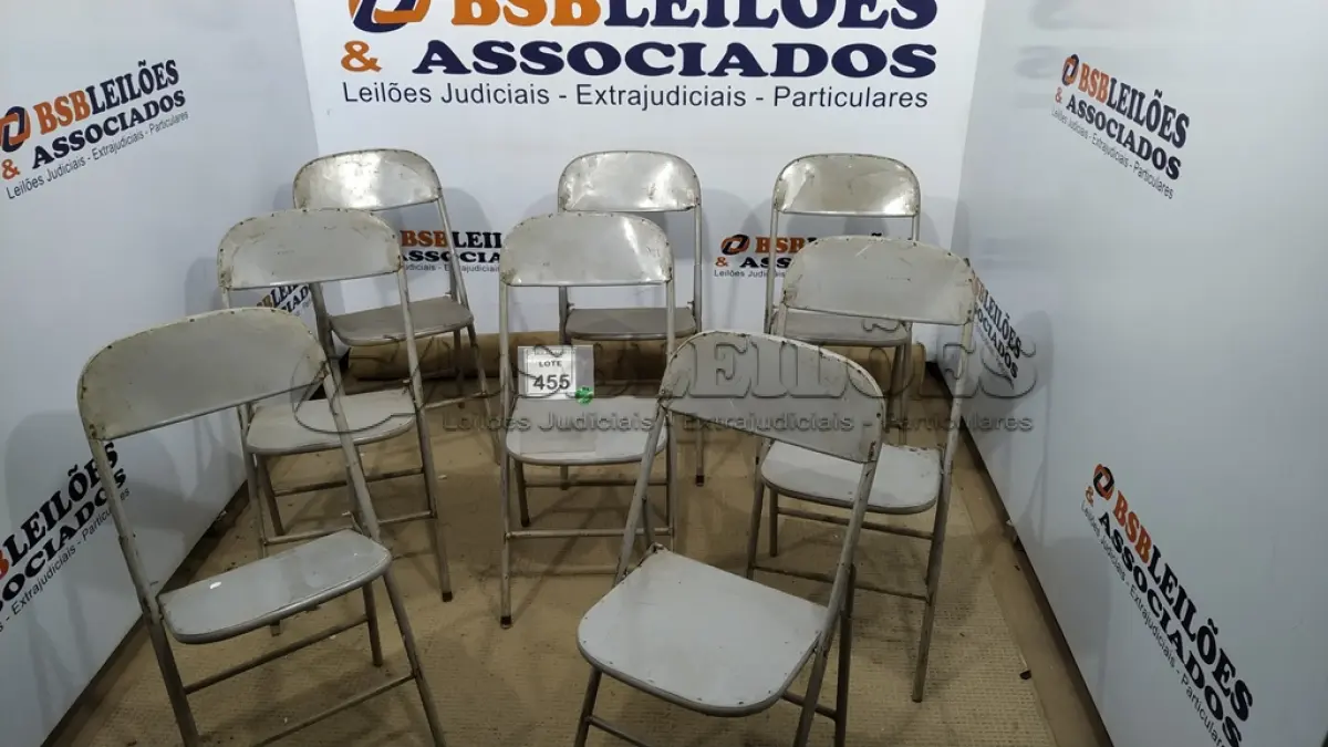 LOTE 455 - 08 CADEIRAS DE FERRO DOBRÁVEL. (NO ESTADO) ATENÇÃO! FAZER A VISITAÇÃO ANTES DE ARREMATAR, NÃO SABEMOS SE FUNCIONA. LEILÃO NÃO TEM GARANTIA E NEM DEVOLUÇÃO, SUJEITO A POSSÍVEIS AVARIAS VISÍVEIS/OCULTAS E/OU AUSÊNCIA DE COMPONENTES.