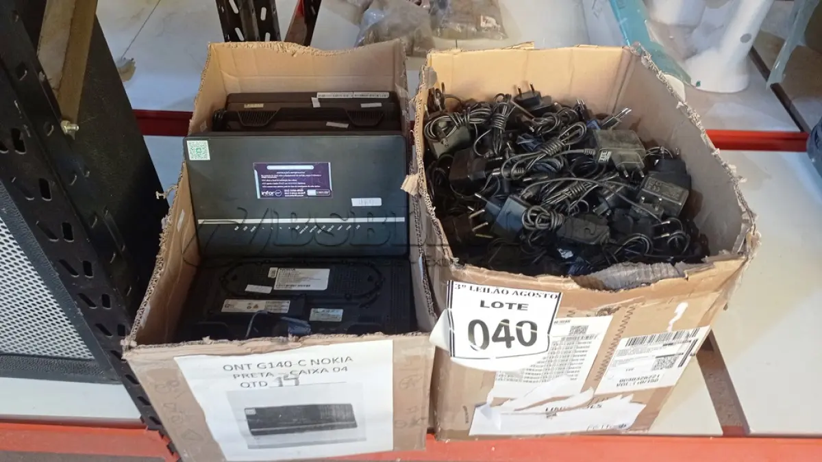 LOTE 040 - 01 LOTE COM GRANDE QUANTIDADE DE FONTES E ROTEADORES. (NO ESTADO) ATENÇÃO! FAZER A VISITAÇÃO ANTES DE ARREMATAR, NÃO SABEMOS SE FUNCIONA, LEILÃO NÃO TEM GARANTIA E NEM DEVOLUÇÃO, SUJEITO A POSSÍVEIS AVARIAS VISÍVEIS/OCULTAS E/OU AUSÊNCIA DE COMPONENTES.