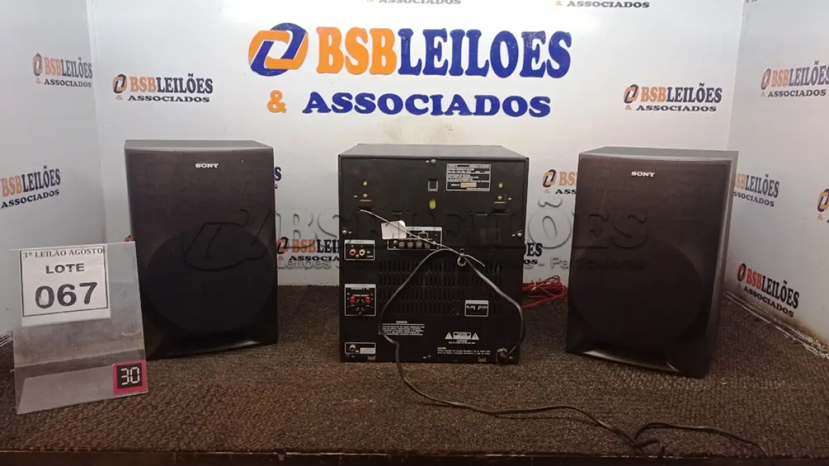 LOTE 067 - 01 APARELHO DE SOM COM 02 CAIXAS MARCA SONY. (NO ESTADO) ATENÇÃO! FAZER A VISITAÇÃO ANTES DE ARREMATAR, NÃO SABEMOS SE FUNCIONA, LEILÃO NÃO TEM GARANTIA E NEM DEVOLUÇÃO, SUJEITO A POSSÍVEIS AVARIAS VISÍVEIS/OCULTAS E/OU AUSÊNCIA DE COMPONENTES.