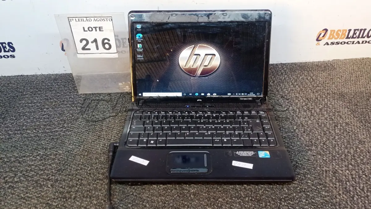 LOTE 216 - 01 NOTEBOOK MARCA COMPAQ. (NO ESTADO) ATENÇÃO! FAZER A VISITAÇÃO ANTES DE ARREMATAR, NÃO SABEMOS SE FUNCIONA, LEILÃO NÃO TEM GARANTIA E NEM DEVOLUÇÃO, SUJEITO A POSSÍVEIS AVARIAS VISÍVEIS/OCULTAS E/OU AUSÊNCIA DE COMPONENTES.
