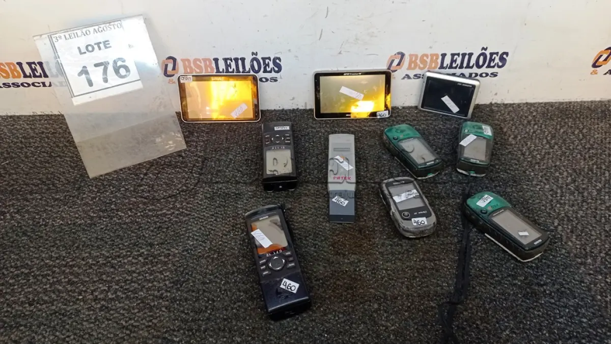 LOTE 176 - 09 GPS DE MARCAS E MODELOS DIVERSOS E 01 MEDIDOR DE PH. (NO ESTADO) ATENÇÃO! FAZER A VISITAÇÃO ANTES DE ARREMATAR, NÃO SABEMOS SE FUNCIONA, LEILÃO NÃO TEM GARANTIA E NEM DEVOLUÇÃO, SUJEITO A POSSÍVEIS AVARIAS VISÍVEIS/OCULTAS E/OU AUSÊNCIA DE COMPONENTES.