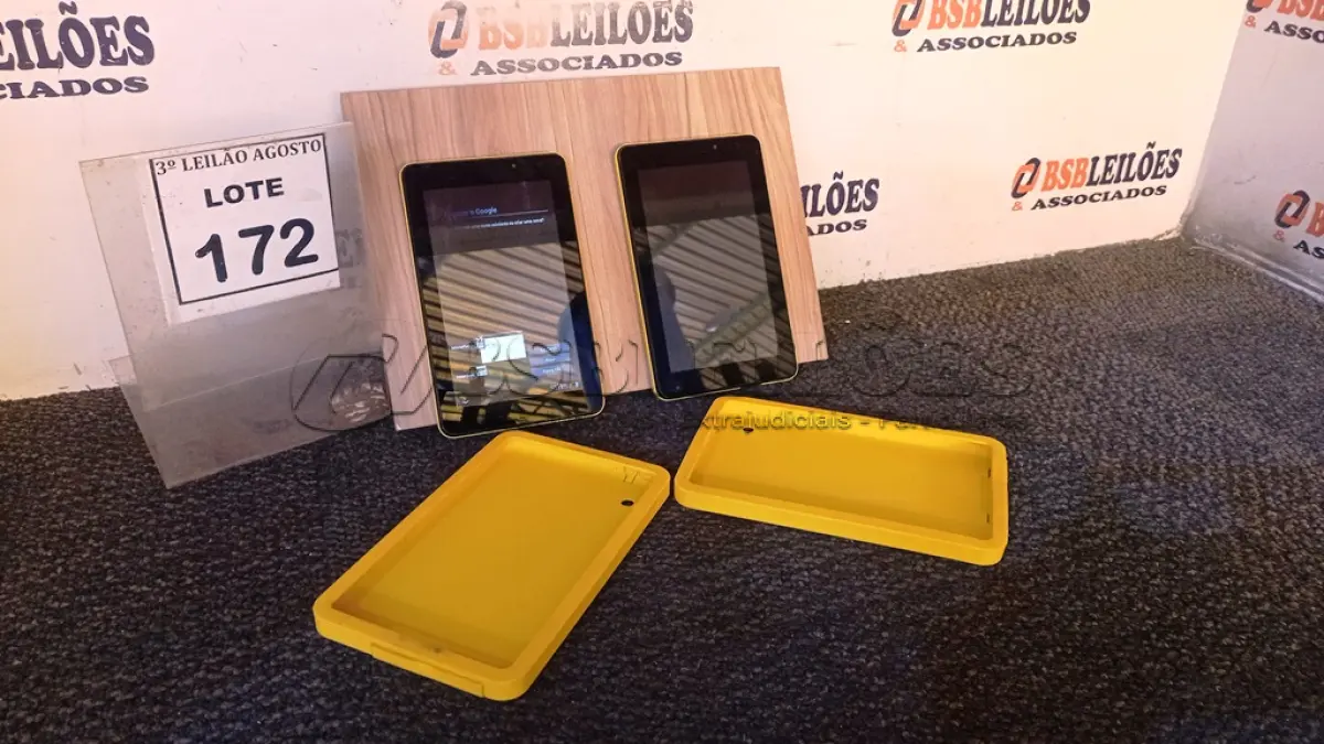 LOTE 172 - 02 TABLETS MARCA CCE. (NO ESTADO) ATENÇÃO! FAZER A VISITAÇÃO ANTES DE ARREMATAR, NÃO SABEMOS SE FUNCIONA, LEILÃO NÃO TEM GARANTIA E NEM DEVOLUÇÃO, SUJEITO A POSSÍVEIS AVARIAS VISÍVEIS/OCULTAS E/OU AUSÊNCIA DE COMPONENTES.