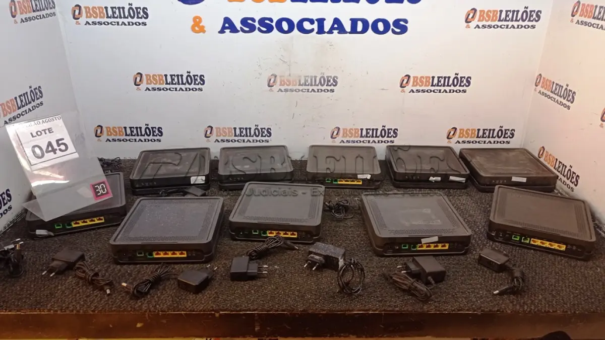 LOTE 045 - 10 APARELHOS ROTEADORES. (NO ESTADO) ATENÇÃO! FAZER A VISITAÇÃO ANTES DE ARREMATAR, NÃO SABEMOS SE FUNCIONA, LEILÃO NÃO TEM GARANTIA E NEM DEVOLUÇÃO, SUJEITO A POSSÍVEIS AVARIAS VISÍVEIS/OCULTAS E/OU AUSÊNCIA DE COMPONENTES.