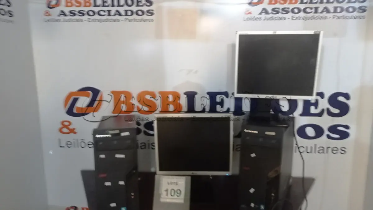LOTE 109 - 02 CPU MARCA LENOVO E 02 MONITORES MARCA LG. (NO ESTADO) ATENÇÃO! FAZER A VISITAÇÃO ANTES DE ARREMATAR, NÃO SABEMOS SE FUNCIONA, LEILÃO NÃO TEM GARANTIA E NEM DEVOLUÇÃO, SUJEITO A POSSÍVEIS AVARIAS VISÍVEIS/OCULTAS E/OU AUSÊNCIA DE COMPONENTES.