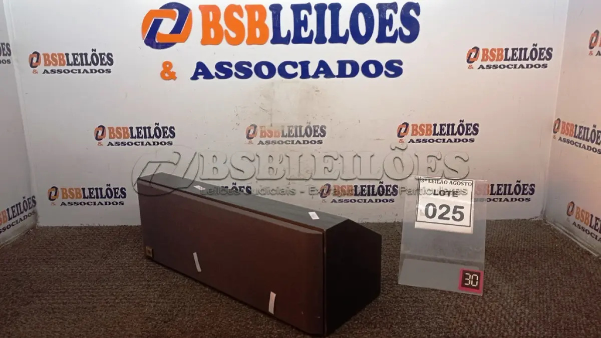 LOTE 025 - 01 CAIXA DE SOM JBL. (NO ESTADO) ATENÇÃO! FAZER A VISITAÇÃO ANTES DE ARREMATAR, NÃO SABEMOS SE FUNCIONA, LEILÃO NÃO TEM GARANTIA E NEM DEVOLUÇÃO, SUJEITO A POSSÍVEIS AVARIAS VISÍVEIS/OCULTAS E/OU AUSÊNCIA DE COMPONENTES.