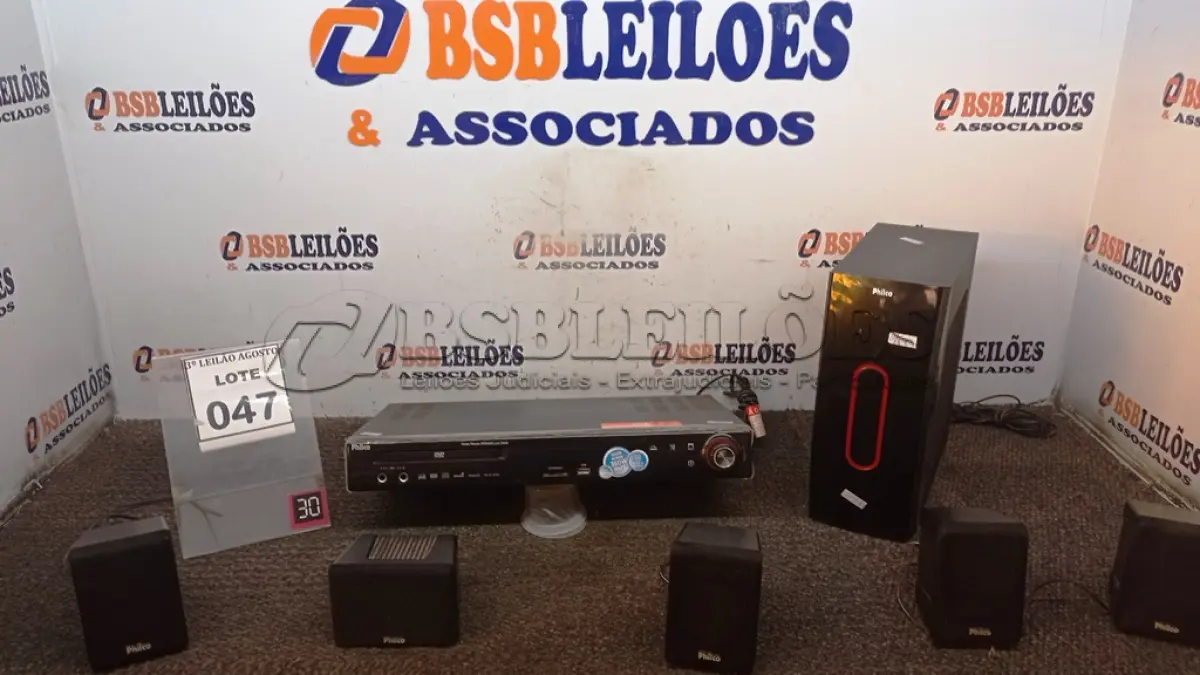 LOTE 047 - 01 HOME THEATER COM 06 CAIXAS MARCA PHILCO. (NO ESTADO) ATENÇÃO! FAZER A VISITAÇÃO ANTES DE ARREMATAR, NÃO SABEMOS SE FUNCIONA, LEILÃO NÃO TEM GARANTIA E NEM DEVOLUÇÃO, SUJEITO A POSSÍVEIS AVARIAS VISÍVEIS/OCULTAS E/OU AUSÊNCIA DE COMPONENTES.