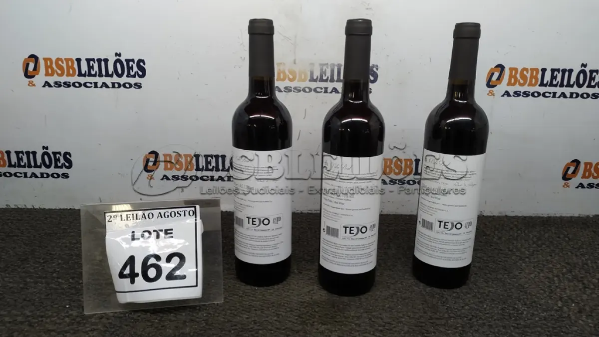 LOTE 462 - 03 GARRAFAS DE VINHO TINTO VALA REAL PORTUGUÊS SAFRA 2019 750ML. (NO ESTADO) ATENÇÃO! FAZER A VISITAÇÃO ANTES DE ARREMATAR, NÃO SABEMOS SE FUNCIONA, LEILÃO NÃO TEM GARANTIA E NEM DEVOLUÇÃO, SUJEITO A POSSÍVEIS AVARIAS VISÍVEIS/OCULTAS E/OU AUSÊNCIA DE COMPONENTES.