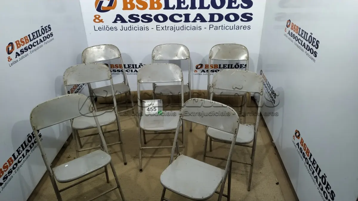 LOTE 455 - 08 CADEIRAS DE FERRO DOBRÁVEL. (NO ESTADO) ATENÇÃO! FAZER A VISITAÇÃO ANTES DE ARREMATAR, NÃO SABEMOS SE FUNCIONA. LEILÃO NÃO TEM GARANTIA E NEM DEVOLUÇÃO, SUJEITO A POSSÍVEIS AVARIAS VISÍVEIS/OCULTAS E/OU AUSÊNCIA DE COMPONENTES.