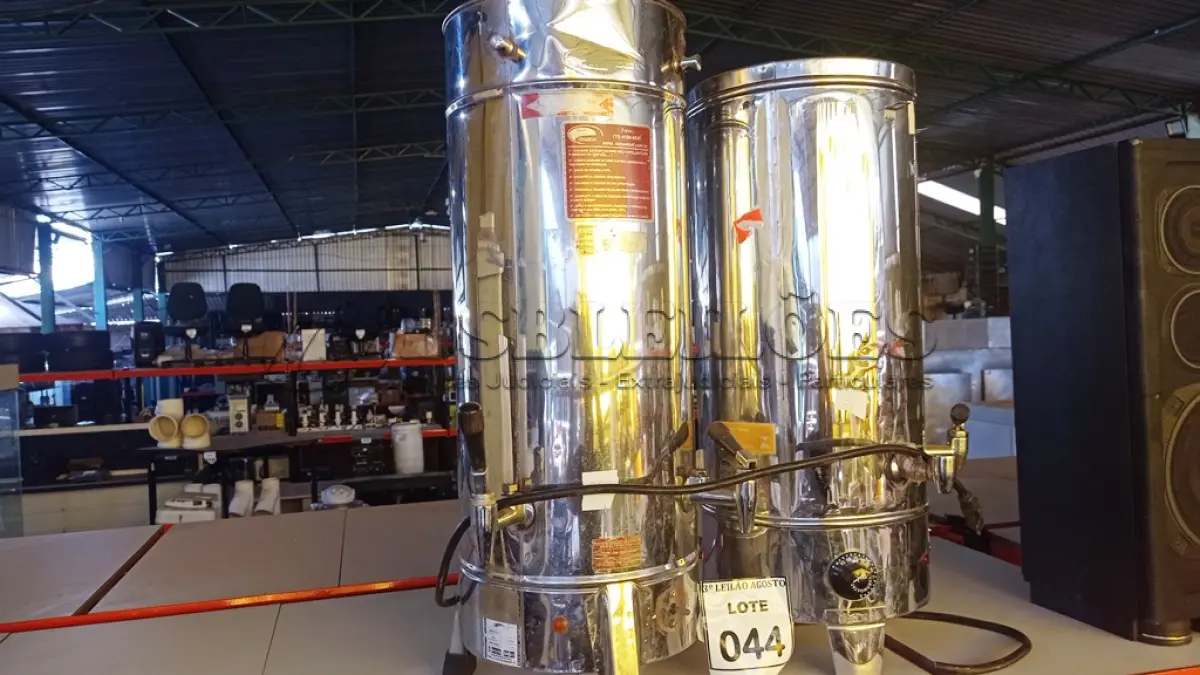 LOTE 044 - 02 CAFETEIRAS INDUSTRIAIS. (NO ESTADO) ATENÇÃO! FAZER A VISITAÇÃO ANTES DE ARREMATAR, NÃO SABEMOS SE FUNCIONA, LEILÃO NÃO TEM GARANTIA E NEM DEVOLUÇÃO, SUJEITO A POSSÍVEIS AVARIAS VISÍVEIS/OCULTAS E/OU AUSÊNCIA DE COMPONENTES.