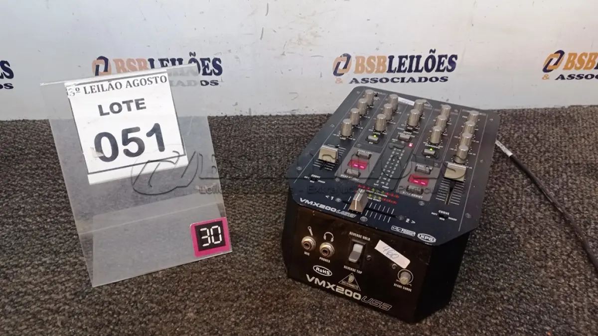 LOTE 051 - 01 MIXER PROFISSIONAL DE 2 CANAIS VMX200USB. (NO ESTADO) ATENÇÃO! FAZER A VISITAÇÃO ANTES DE ARREMATAR, NÃO SABEMOS SE FUNCIONA, LEILÃO NÃO TEM GARANTIA E NEM DEVOLUÇÃO, SUJEITO A POSSÍVEIS AVARIAS VISÍVEIS/OCULTAS E/OU AUSÊNCIA DE COMPONENTES.