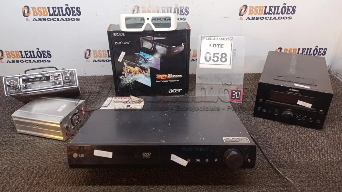 LOTE 058 - 01 APARELHO DE DVD, 01 CD RECEIVER MARCA YAMAHA, 01 RECEPTOR DE TV, 01 RADIO DE CARRO, 01 ÓCULOS 3D, 01 PROJETOR DE LUZES LED E 02 MICROSCÓPIOS INCOMPLETOS. (NO ESTADO) ATENÇÃO! FAZER A VISITAÇÃO ANTES DE ARREMATAR, NÃO SABEMOS SE FUNCIONA, LEILÃO NÃO TEM GARANTIA E NEM DEVOLUÇÃO, SUJEITO A POSSÍVEIS AVARIAS VISÍVEIS/OCULTAS E/OU AUSÊNCIA DE COMPONENTES.