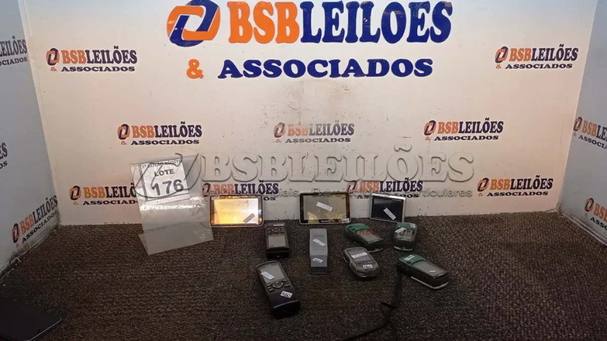 LOTE 176 - 09 GPS DE MARCAS E MODELOS DIVERSOS E 01 MEDIDOR DE PH. (NO ESTADO) ATENÇÃO! FAZER A VISITAÇÃO ANTES DE ARREMATAR, NÃO SABEMOS SE FUNCIONA, LEILÃO NÃO TEM GARANTIA E NEM DEVOLUÇÃO, SUJEITO A POSSÍVEIS AVARIAS VISÍVEIS/OCULTAS E/OU AUSÊNCIA DE COMPONENTES.