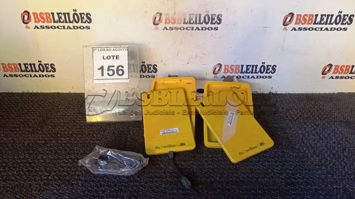 LOTE 156 - 02 TABLETS MARCA CCE. (NO ESTADO) ATENÇÃO! FAZER A VISITAÇÃO ANTES DE ARREMATAR, NÃO SABEMOS SE FUNCIONA, LEILÃO NÃO TEM GARANTIA E NEM DEVOLUÇÃO, SUJEITO A POSSÍVEIS AVARIAS VISÍVEIS/OCULTAS E/OU AUSÊNCIA DE COMPONENTES.
