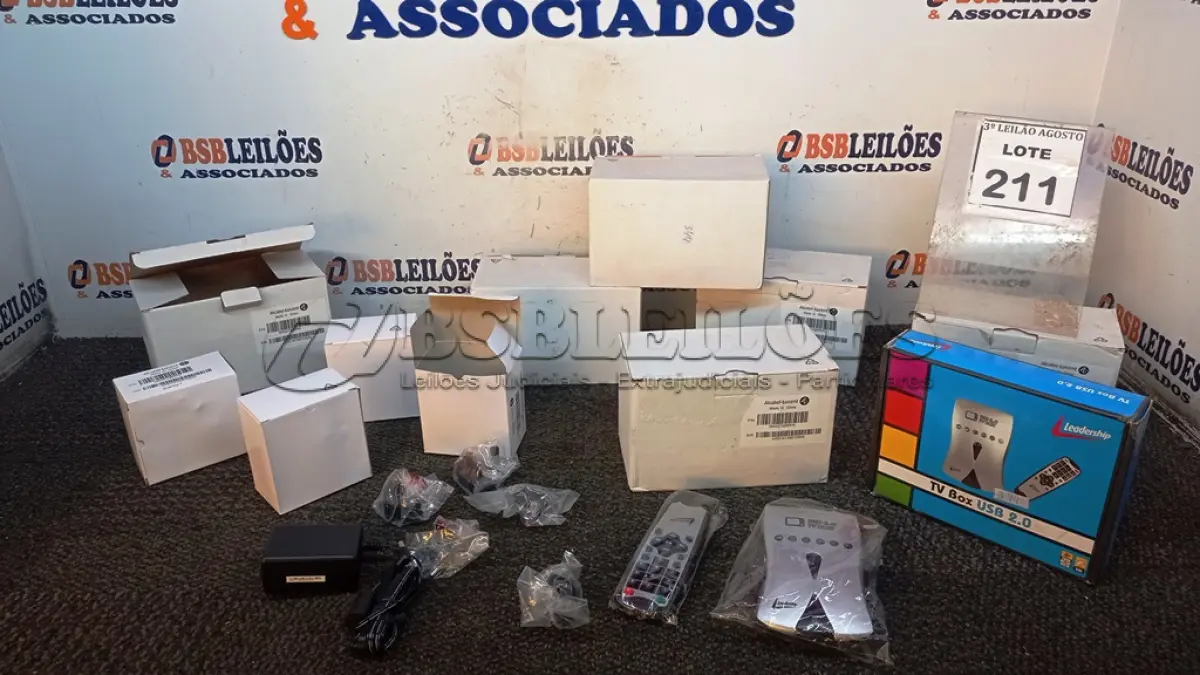 LOTE 211 - 01 TV BOX E 06 CAIXAS DE FONTE COM 04 UNIDADES CADA. (NO ESTADO) ATENÇÃO! FAZER A VISITAÇÃO ANTES DE ARREMATAR, NÃO SABEMOS SE FUNCIONA, LEILÃO NÃO TEM GARANTIA E NEM DEVOLUÇÃO, SUJEITO A POSSÍVEIS AVARIAS VISÍVEIS/OCULTAS E/OU AUSÊNCIA DE COMPONENTES.