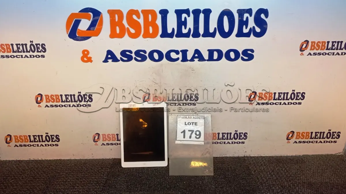 LOTE 179 - 01 IPAD. (NO ESTADO) ATENÇÃO! FAZER A VISITAÇÃO ANTES DE ARREMATAR, NÃO SABEMOS SE FUNCIONA, LEILÃO NÃO TEM GARANTIA E NEM DEVOLUÇÃO, SUJEITO A POSSÍVEIS AVARIAS VISÍVEIS/OCULTAS E/OU AUSÊNCIA DE COMPONENTES.
