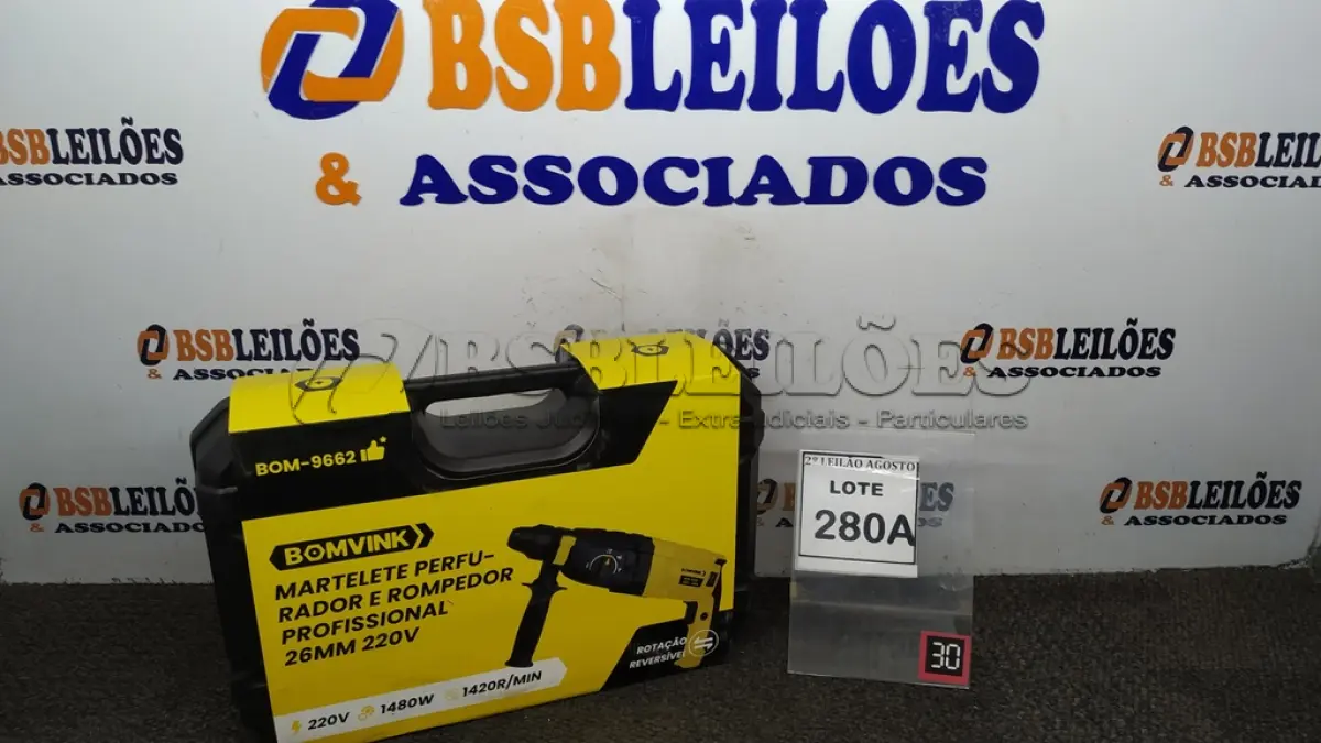LOTE 280 - 01 MARTELETE PERFURADOR E ROMPEDOR PROFISSIONAL 26MM 220V COM ACESSÓRIOS E MALETA. (NO ESTADO) ATENÇÃO! FAZER A VISITAÇÃO ANTES DE ARREMATAR, NÃO SABEMOS SE FUNCIONA. LEILÃO NÃO TEM GARANTIA E NEM DEVOLUÇÃO, SUJEITO A POSSÍVEIS AVARIAS VISÍVEIS/OCULTAS E/OU AUSÊNCIA DE COMPONENTES.