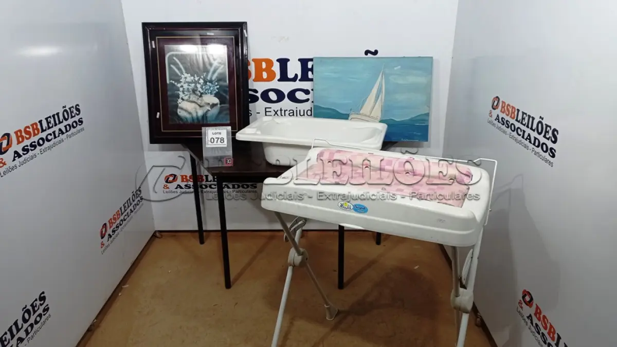 LOTE 078 - 01 BANHEIRA PARA BEBÊ E 02 QUADROS. (NO ESTADO) ATENÇÃO! FAZER A VISITAÇÃO ANTES DE ARREMATAR, NÃO SABEMOS SE FUNCIONA, LEILÃO NÃO TEM GARANTIA E NEM DEVOLUÇÃO, SUJEITO A POSSÍVEIS AVARIAS VISÍVEIS/OCULTAS E/OU AUSÊNCIA DE COMPONENTES.