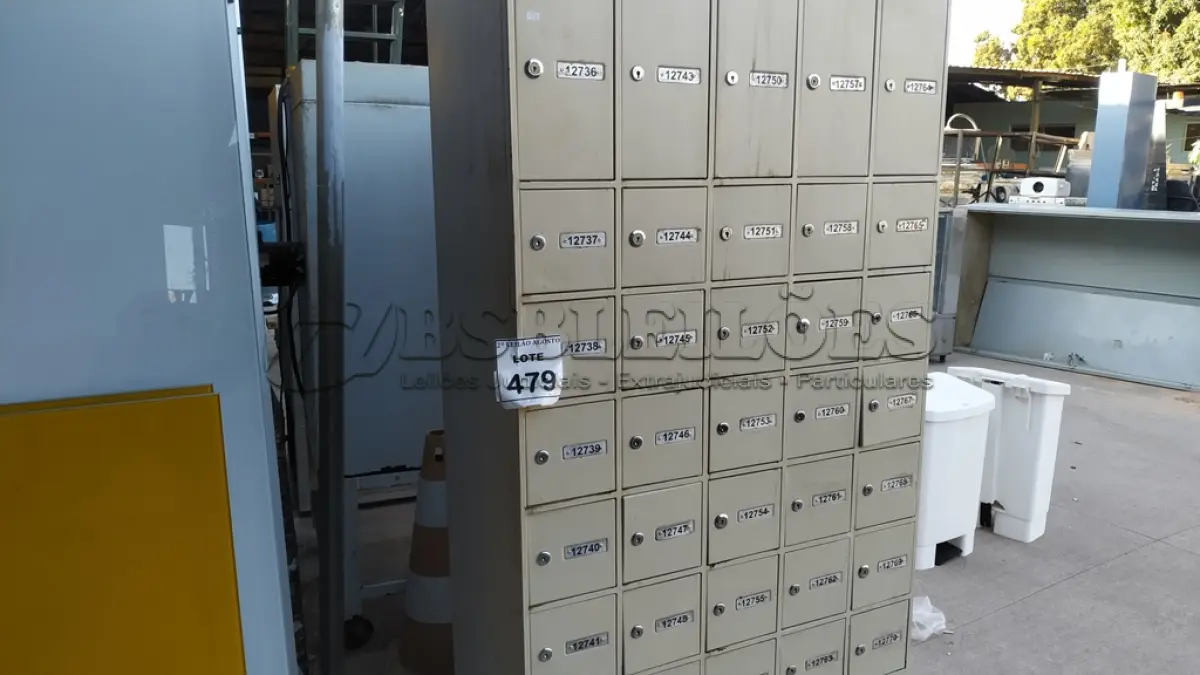 LOTE 479 - 01 ARMÁRIO CARTEIRO DE FERRO. (NO ESTADO) ATENÇÃO! FAZER A VISITAÇÃO ANTES DE ARREMATAR, NÃO SABEMOS SE FUNCIONA. LEILÃO NÃO TEM GARANTIA E NEM DEVOLUÇÃO, SUJEITO A POSSÍVEIS AVARIAS VISÍVEIS/OCULTAS E/OU AUSÊNCIA DE COMPONENTES.