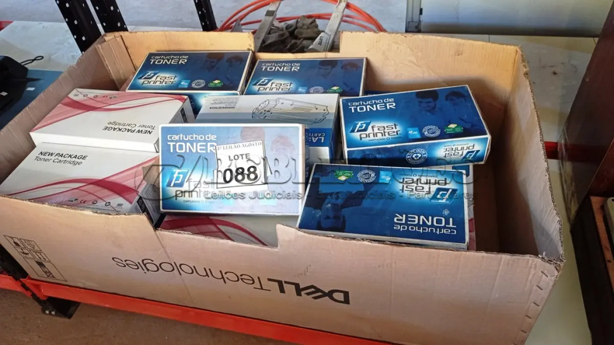 LOTE 088 - 01 LOTE COM GRANDE QUANTIDADE DE TONER. (NO ESTADO) ATENÇÃO! FAZER A VISITAÇÃO ANTES DE ARREMATAR, NÃO SABEMOS SE FUNCIONA, LEILÃO NÃO TEM GARANTIA E NEM DEVOLUÇÃO, SUJEITO A POSSÍVEIS AVARIAS VISÍVEIS/OCULTAS E/OU AUSÊNCIA DE COMPONENTES.