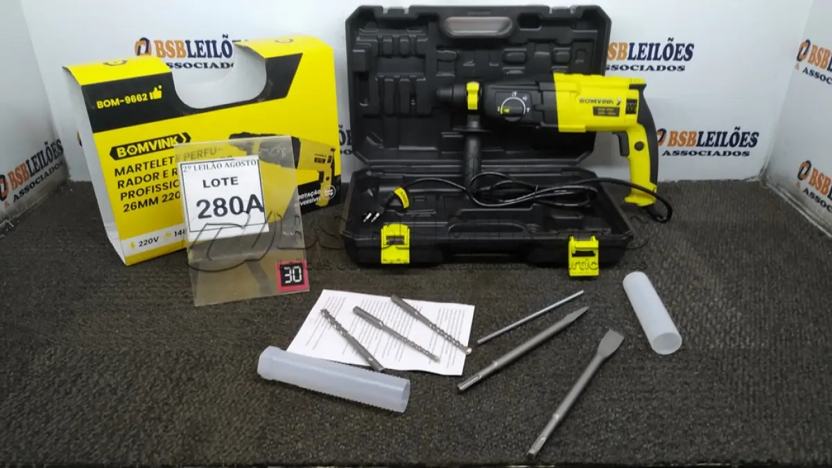 LOTE 280 - 01 MARTELETE PERFURADOR E ROMPEDOR PROFISSIONAL 26MM 220V COM ACESSÓRIOS E MALETA. (NO ESTADO) ATENÇÃO! FAZER A VISITAÇÃO ANTES DE ARREMATAR, NÃO SABEMOS SE FUNCIONA. LEILÃO NÃO TEM GARANTIA E NEM DEVOLUÇÃO, SUJEITO A POSSÍVEIS AVARIAS VISÍVEIS/OCULTAS E/OU AUSÊNCIA DE COMPONENTES.