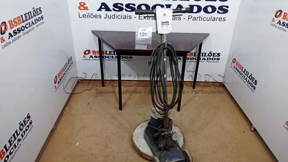 LOTE 120 - 01 ENCERADEIRA ELÉTRICA. (NO ESTADO) ATENÇÃO! FAZER A VISITAÇÃO ANTES DE ARREMATAR, NÃO SABEMOS SE FUNCIONA, LEILÃO NÃO TEM GARANTIA E NEM DEVOLUÇÃO, SUJEITO A POSSÍVEIS AVARIAS VISÍVEIS/OCULTAS E/OU AUSÊNCIA DE COMPONENTES.