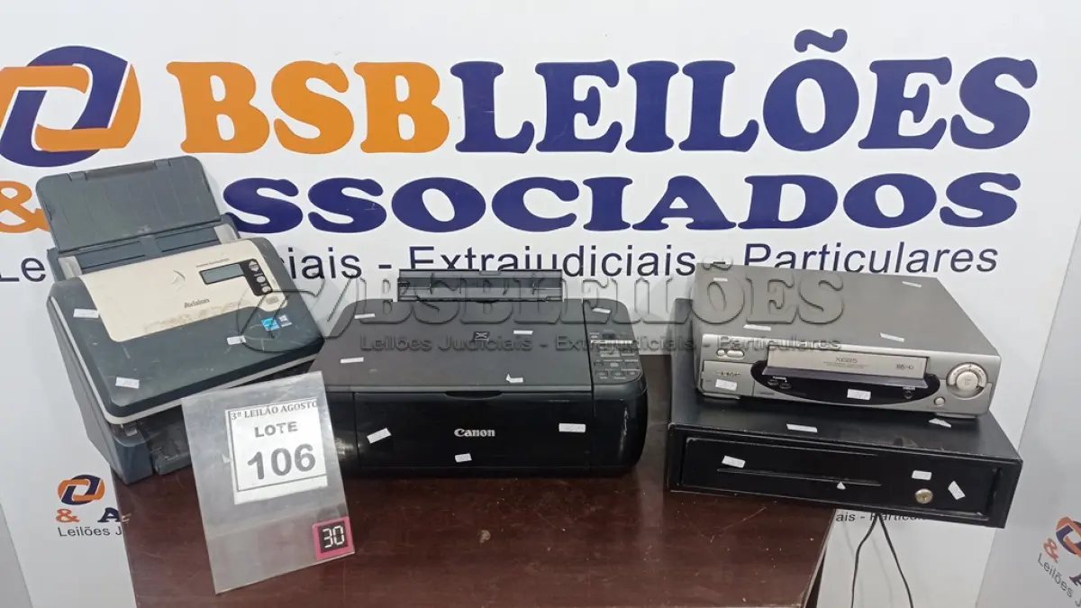 LOTE 106 - 01 GAVETA DE DINHEIRO, 01 IMPRESSORA MARCA CANON, 01 APARELHO DE VÍDEO CASSETE E 01 SCANNER MARCA AVISION. (NO ESTADO) ATENÇÃO! FAZER A VISITAÇÃO ANTES DE ARREMATAR, NÃO SABEMOS SE FUNCIONA, LEILÃO NÃO TEM GARANTIA E NEM DEVOLUÇÃO, SUJEITO A POSSÍVEIS AVARIAS VISÍVEIS/OCULTAS E/OU AUSÊNCIA DE COMPONENTES.
