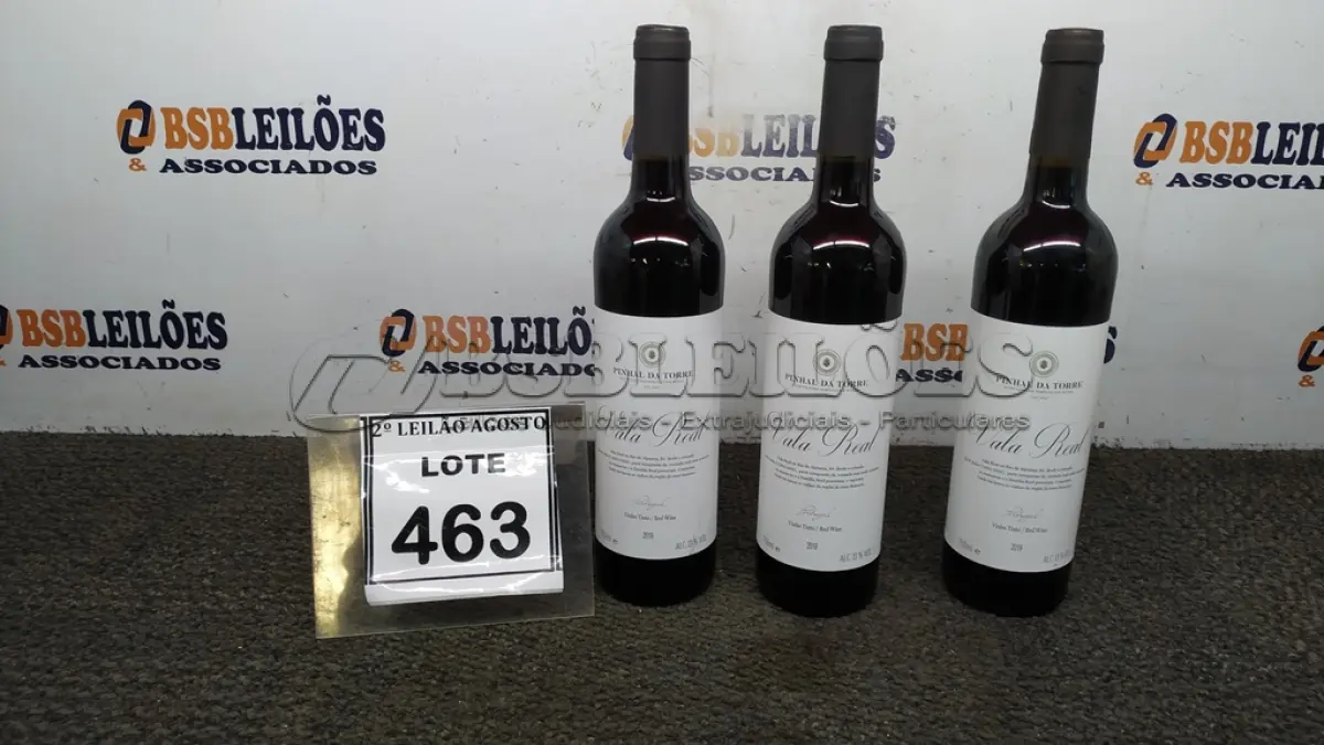 LOTE 463 - 03 GARRAFAS DE VINHO TINTO VALA REAL PORTUGUÊS SAFRA 2019 750ML. (NO ESTADO) ATENÇÃO! FAZER A VISITAÇÃO ANTES DE ARREMATAR, NÃO SABEMOS SE FUNCIONA, LEILÃO NÃO TEM GARANTIA E NEM DEVOLUÇÃO, SUJEITO A POSSÍVEIS AVARIAS VISÍVEIS/OCULTAS E/OU AUSÊNCIA DE COMPONENTES.